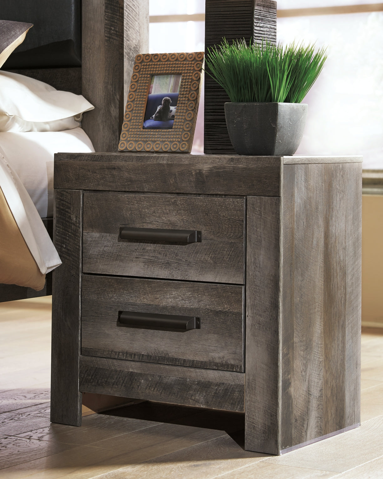 Wynnlow King Poster Bed with Mirrored Dresser, Chest and Nightstand JB's Furniture  Home Furniture, Home Decor, Furniture Store