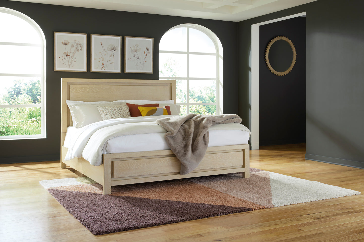 B801 Ashley Furniture Whittgate KING SIZE Panel Bed