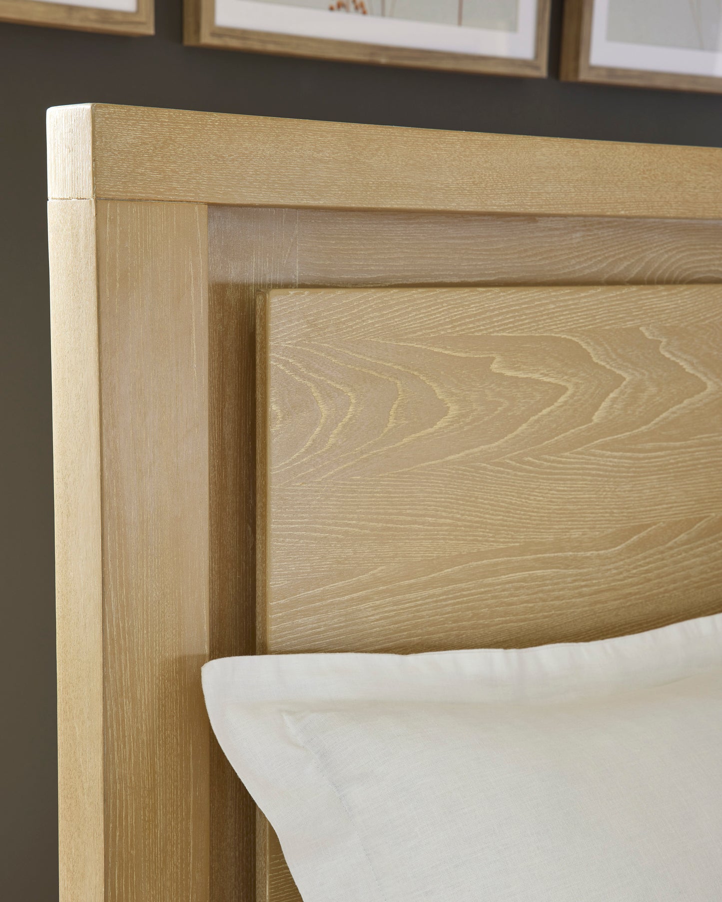 B801 Ashley Furniture Whittgate KING SIZE Panel Bed