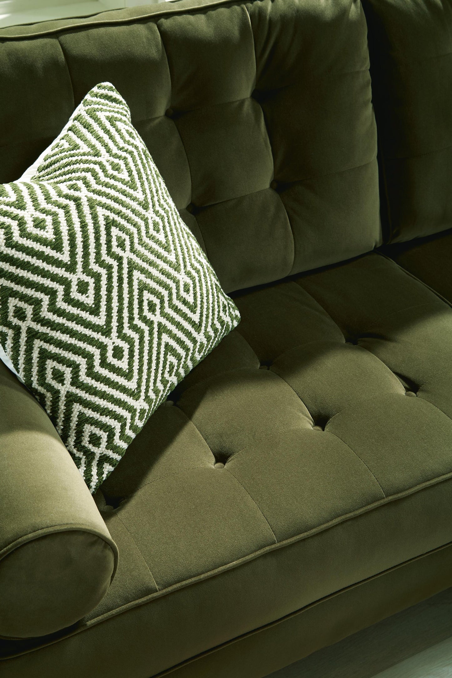 Reveon Lakes Loveseat
